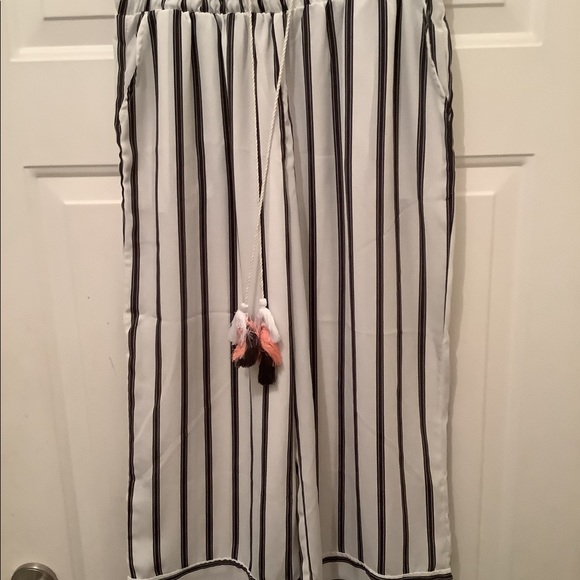 Ladies pants size large - Picture 2 of 3